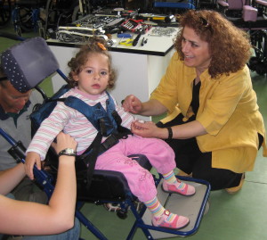 IOCC distribute wheel chairs in northern Greece through support from<br />
NBA's Peja Stojakovic